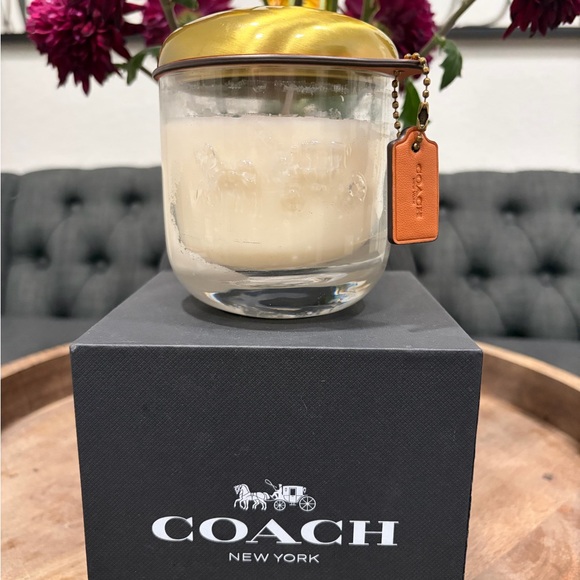 Coach Luxurious Gold and Cream Candle - Picture 4 of 5